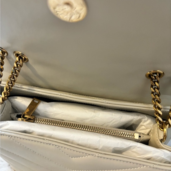 Authentic white YSL Lou Lou small bag. - Picture 4 of 6